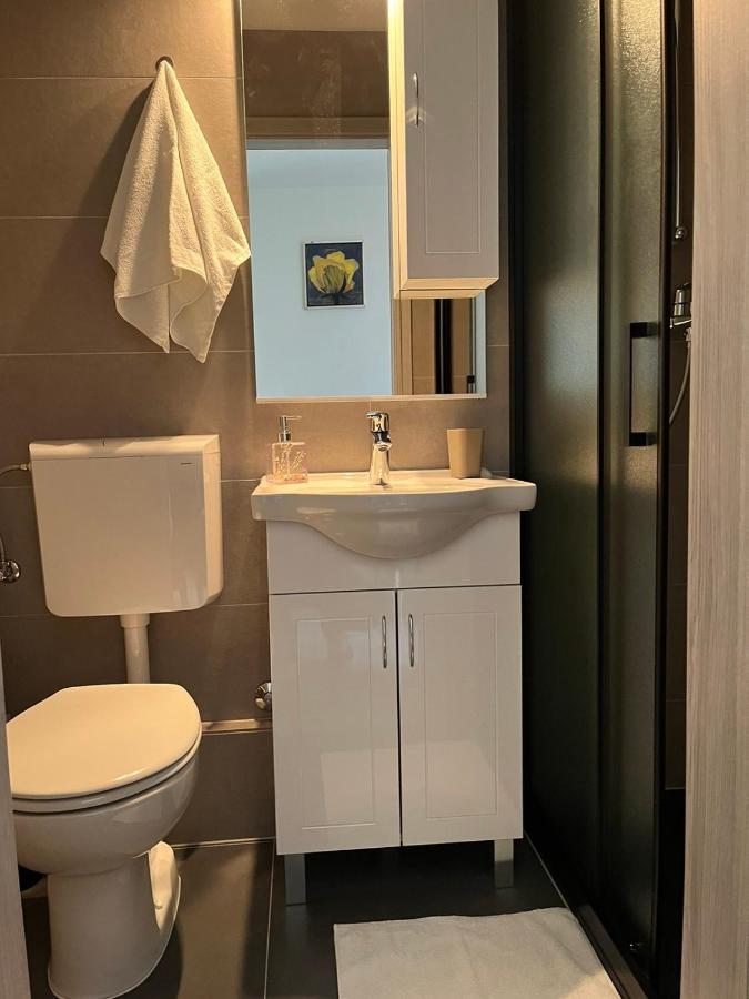 Apartments Vuceric Peroj Extérieur photo