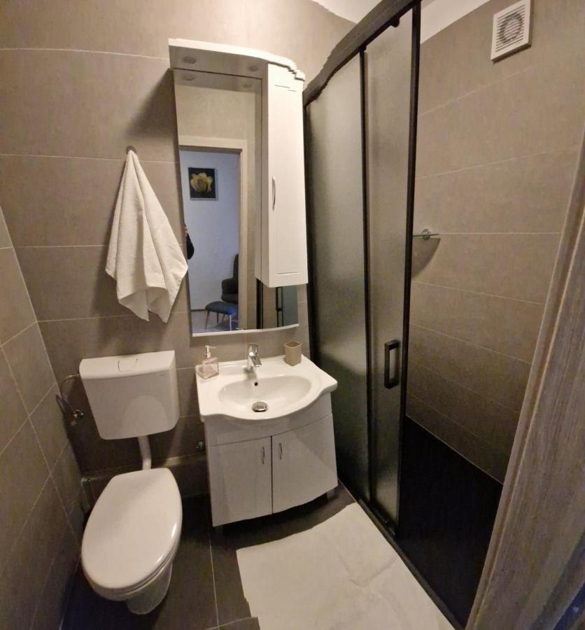 Apartments Vuceric Peroj Extérieur photo