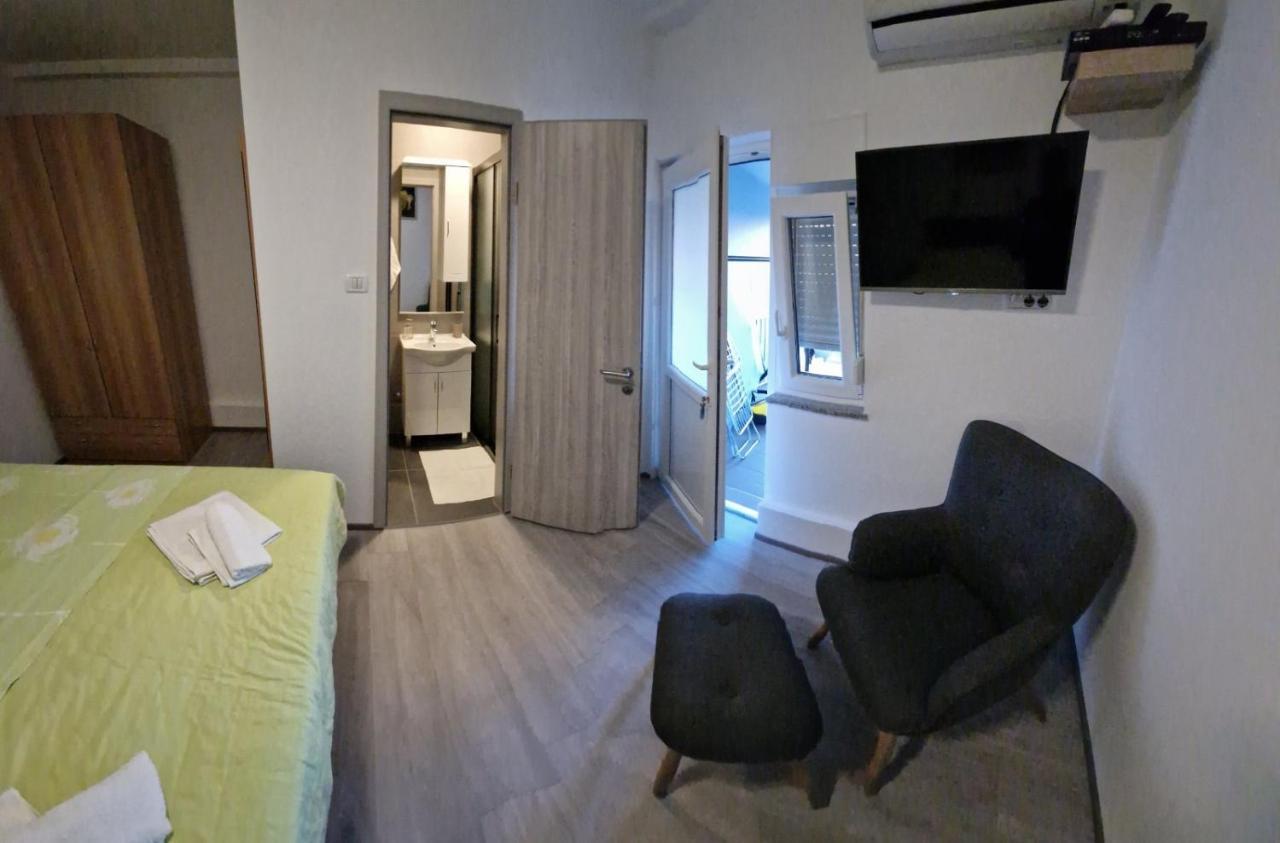 Apartments Vuceric Peroj Extérieur photo