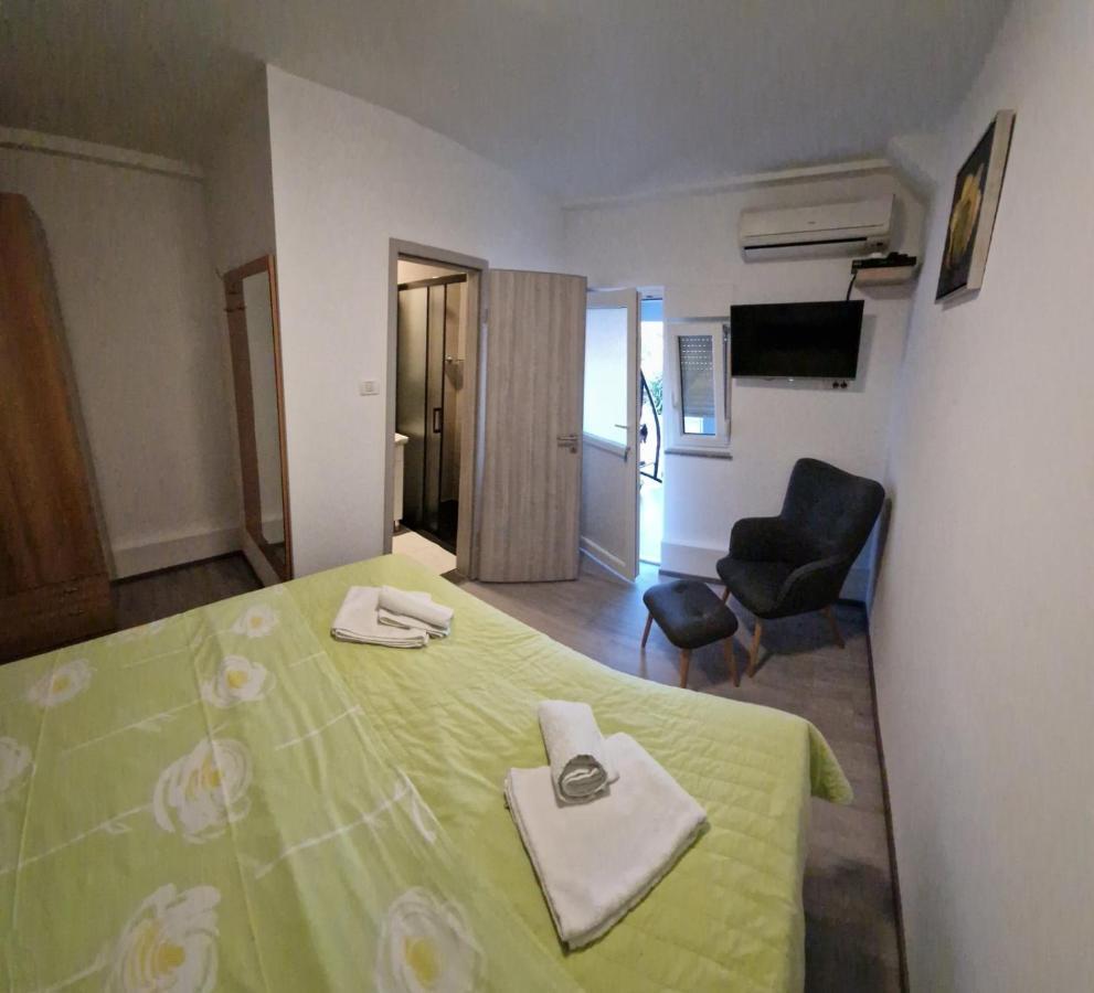 Apartments Vuceric Peroj Extérieur photo