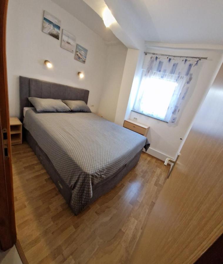 Apartments Vuceric Peroj Extérieur photo
