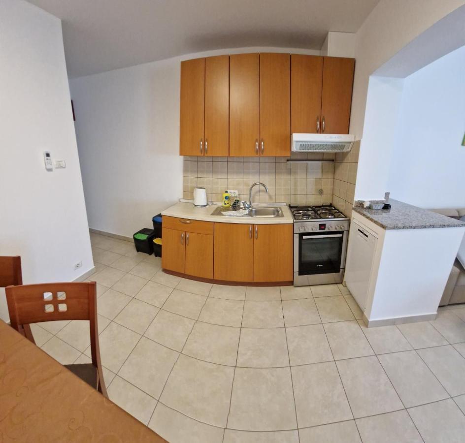 Apartments Vuceric Peroj Extérieur photo