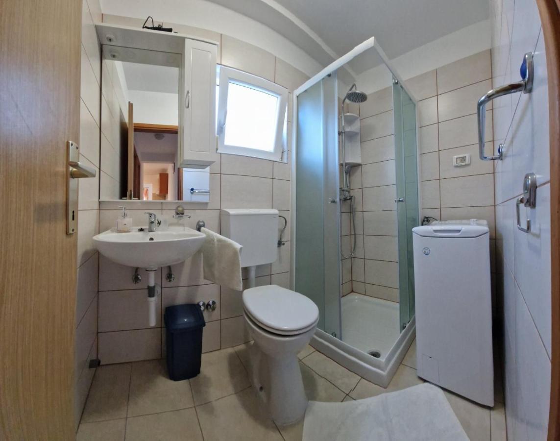 Apartments Vuceric Peroj Extérieur photo