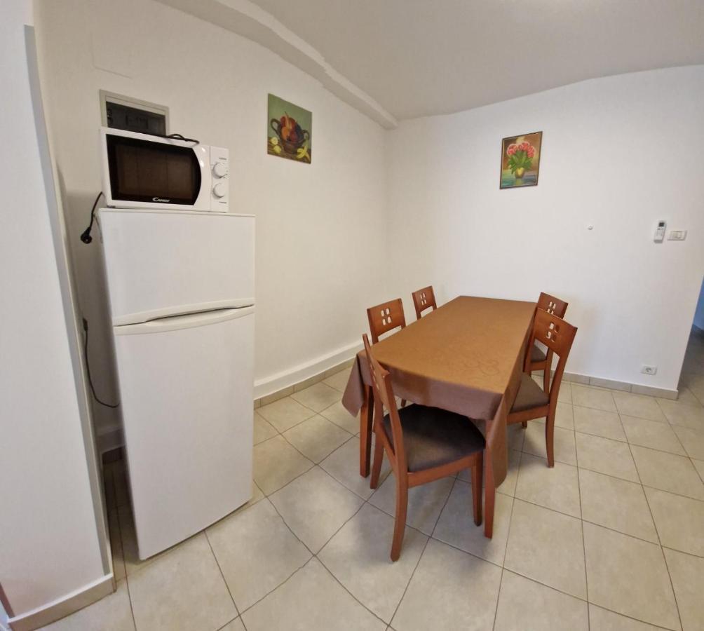 Apartments Vuceric Peroj Extérieur photo