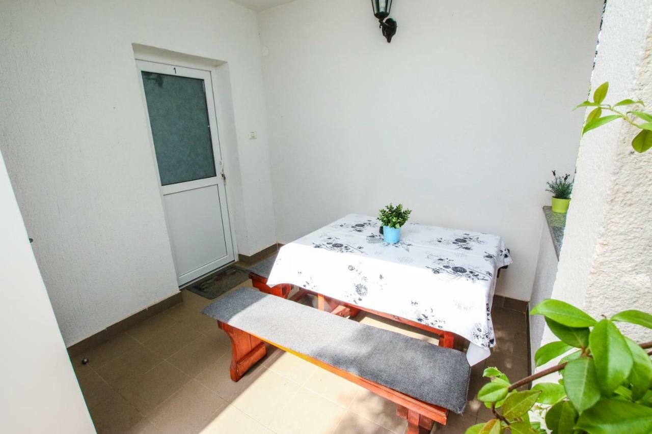 Apartments Vuceric Peroj Extérieur photo