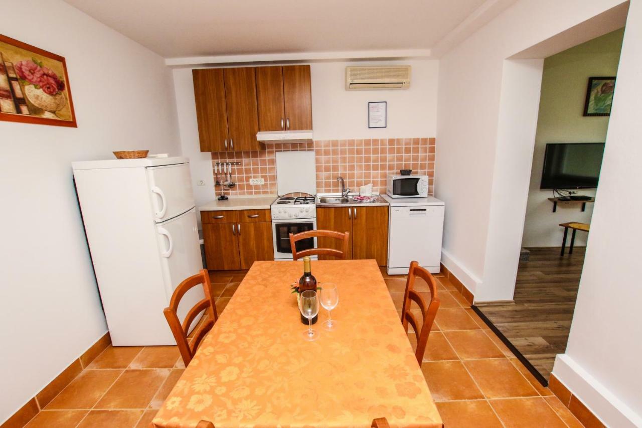 Apartments Vuceric Peroj Extérieur photo