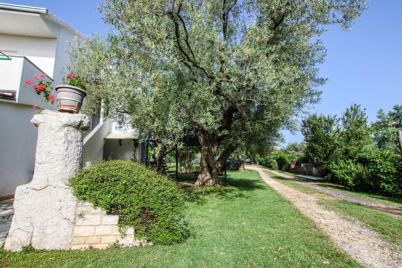 Apartments Vuceric Peroj Extérieur photo