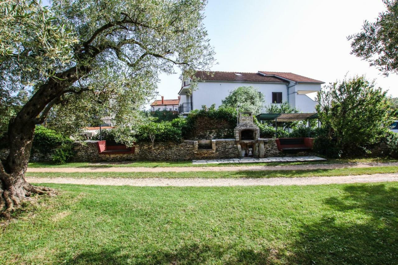 Apartments Vuceric Peroj Extérieur photo